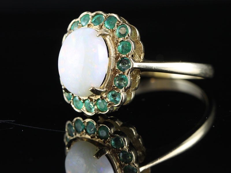 BEAUTIFUL INSPIRED VINTAGE AUSTRALIAN OPAL AND EMERALD 9 CARAT RING