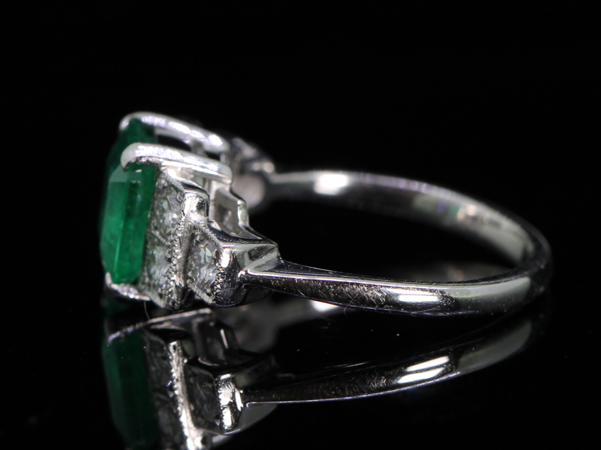 Gorgeous Colombian Emerald and Diamond Platinum Ring