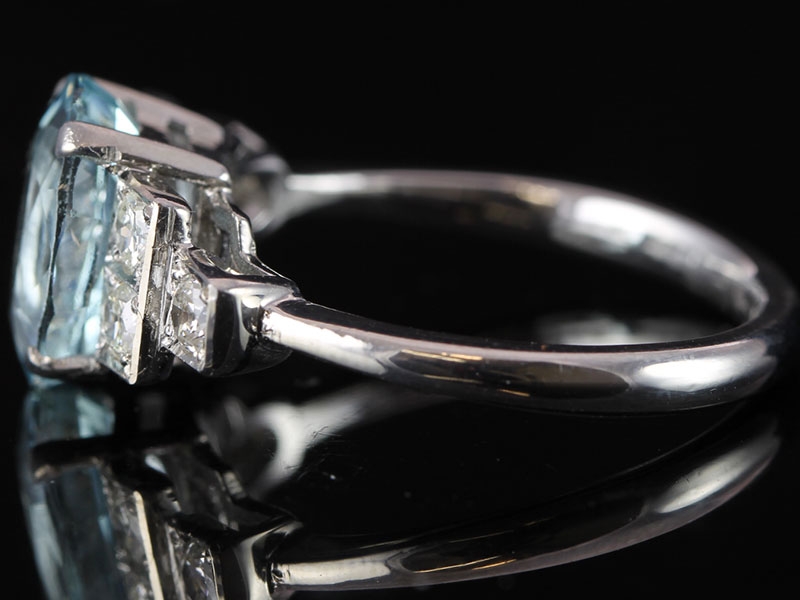 ENTRANCING 3 CARAT AQUAMARINE AND DIAMOND PLATINUM RING