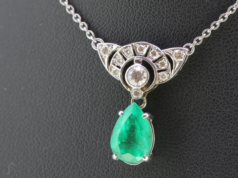 STUNNING 1920S INSPIRED COLOMBIAN EMERALD AND DIAMOND 18 CARAT GOLD NECKLACE