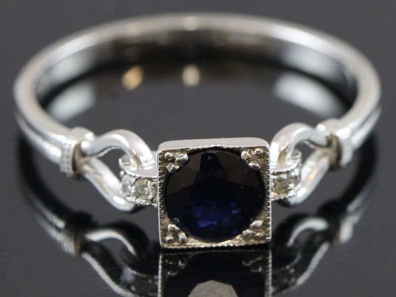 LOVELY SAPPHIRE AND DIAMOND 18 CARAT GOLD RING