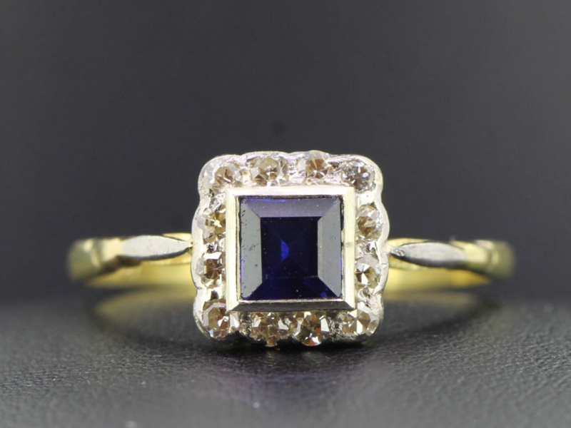 GORGEOUS 1920S SAPPHIRE AND DIAMOND 18 CARAT GOLD AND PLATINUM RING