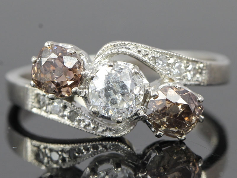 FABULOUS 1920s PLATINUM THREE STONE DIAMOND RING