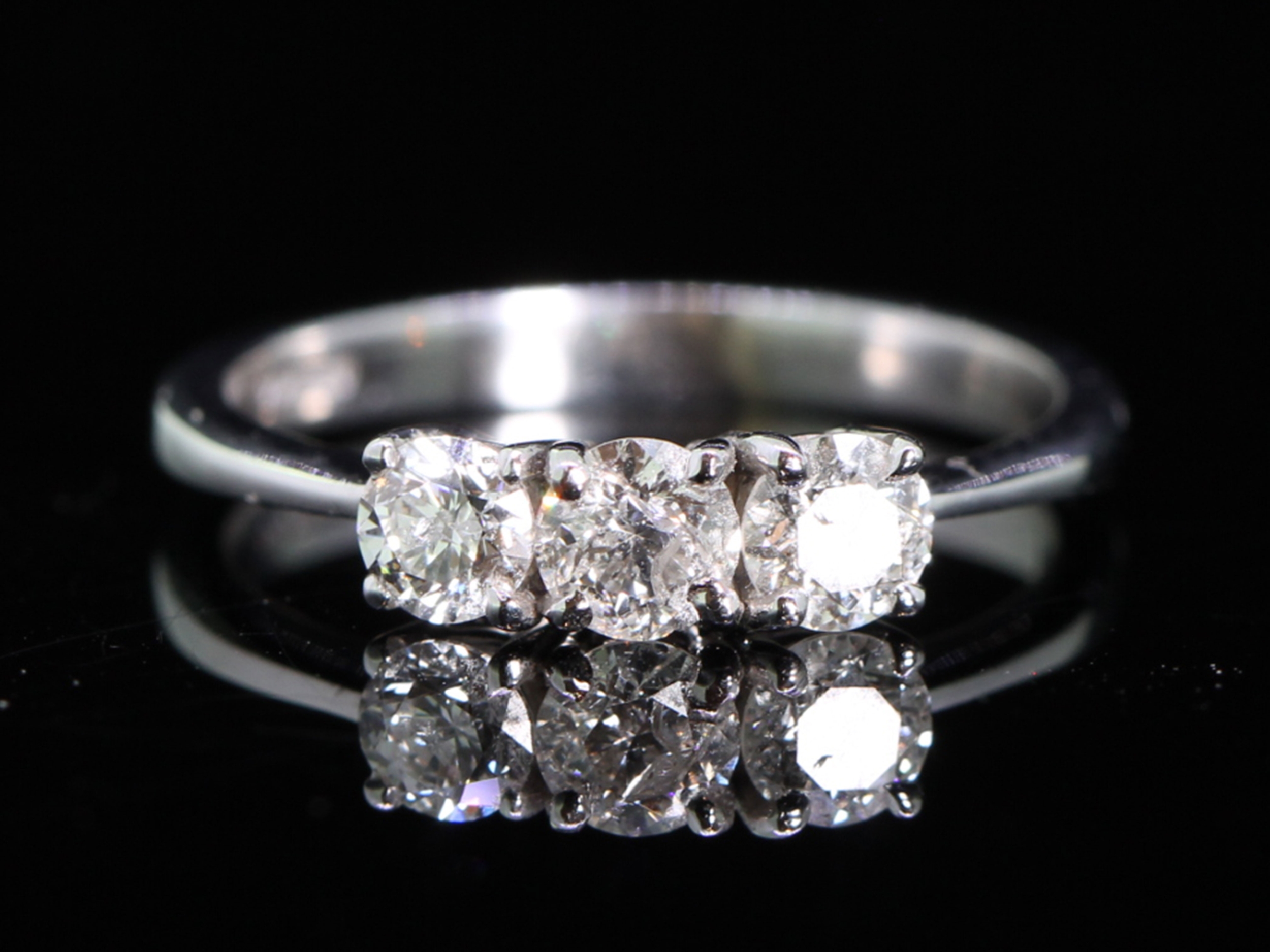 Exquisite 9ct Gold Diamond Trilogy Ring
