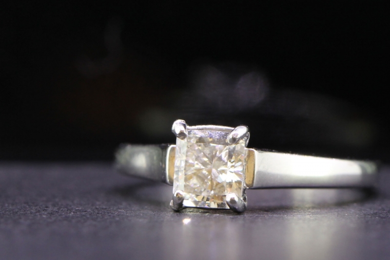 STUNNING ASSCHER CUT DIAMOND PLATINUM SOLITAIRE