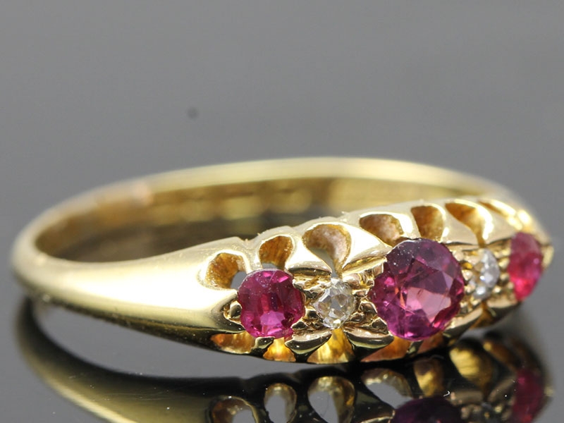 LOVELY RUBY AND DIAMOND 18 CARAT GOLD FIVE STONE RING