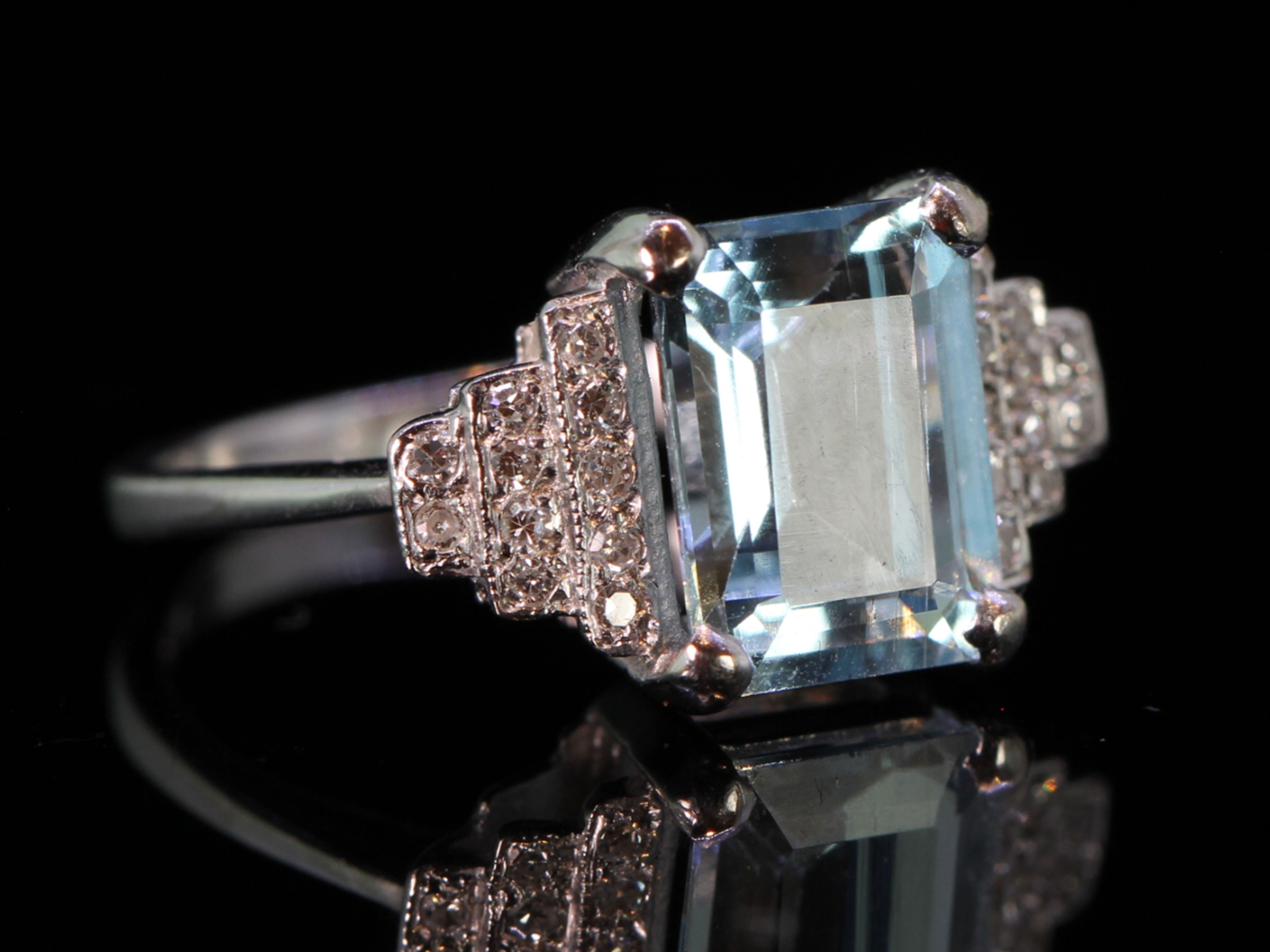  Art Deco 2.50 Carat Aquamarine and Diamond 18ct Gold Ring