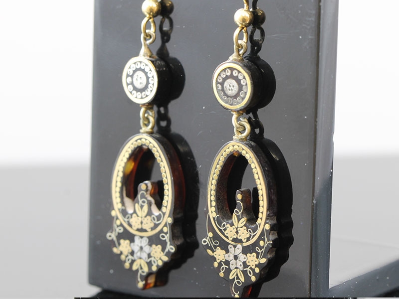 STUNNING PIQUE GOLD AND SILVER DROP EARRINGS