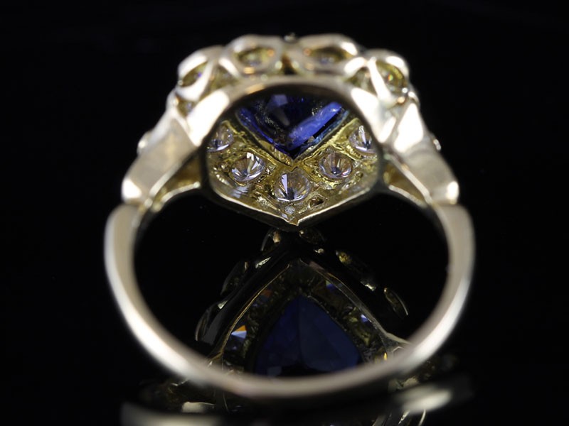 STUNNING 2 CARAT HEART SHAPED ROYAL BLUE SAPPHIRE AND DIAMOND 18 CARAT GOLD RING