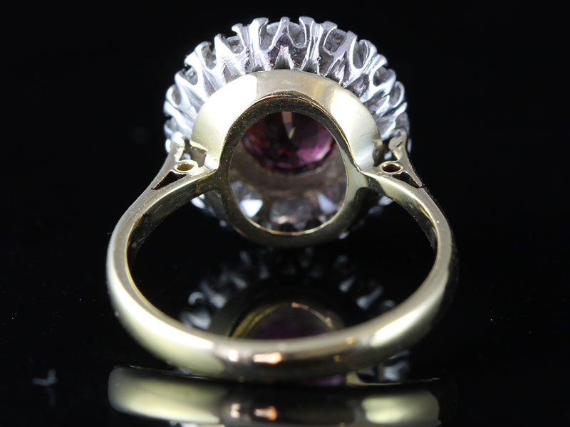 EXTRODINARY THAI RUBY AND DIAMOND 18 CARAT GOLD CLUSTER RING