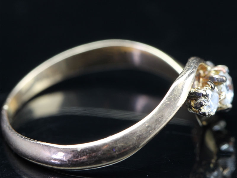 BEAUTIFUL EDWARDIAN DIAMOND ON A TWIST 18 CARAT GOLD RING