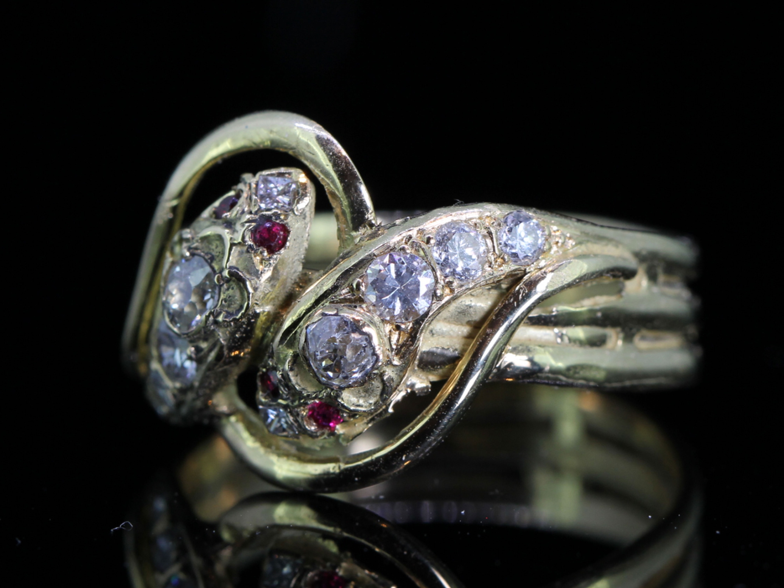 BEAUTIFUL RUBY AND DIAMOND EDWARDIAN 18 CARAT GOLD DOUBLE SNAKE RING