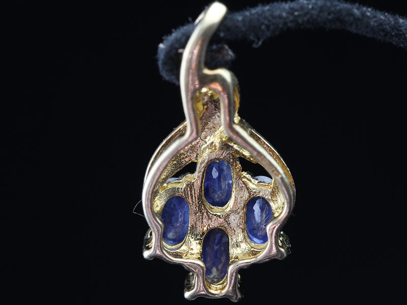 GLAMOUROUS SAPPHIRE AND DIAMOND 9 CARAT GOLD PENDANT