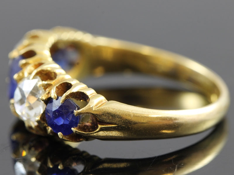 FABULOUS SAPPHIRE AND DIAMOND 18 CARAT GOLD GYPSY RING