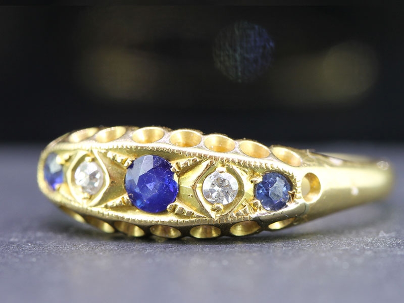 FABULOUS EDWARDIAN SAPPHIRE AND DIAMOND 18 CARAT GOLD GYPSY RING 