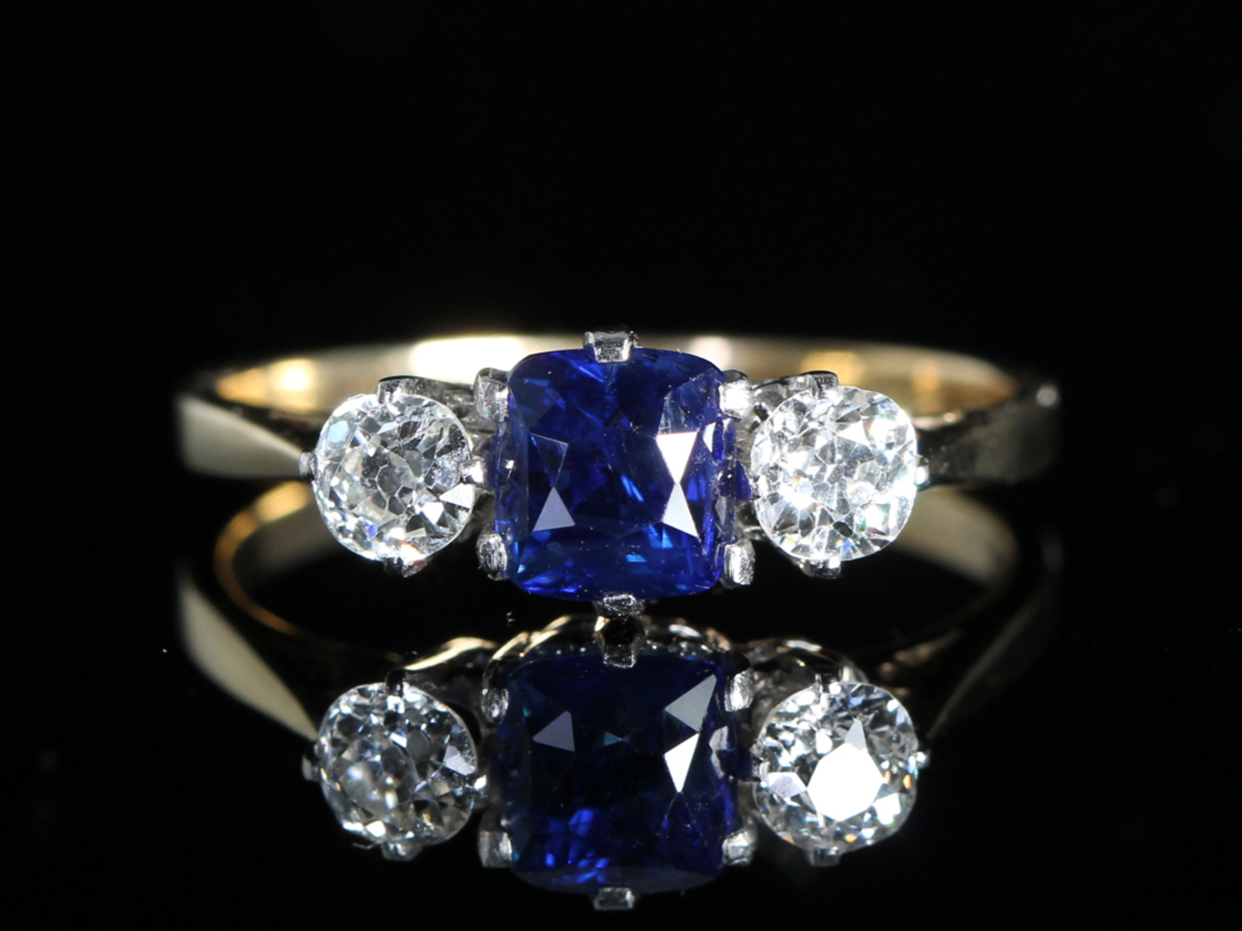 Vintage Natural Sapphire and Old Cut Diamond 18ct Gold Trilogy Ring