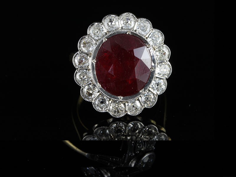 SPECTACULAR 4CT RUBY AND 2CT DIAMOND CLUSTER RING SET IN 18CT GOLD 