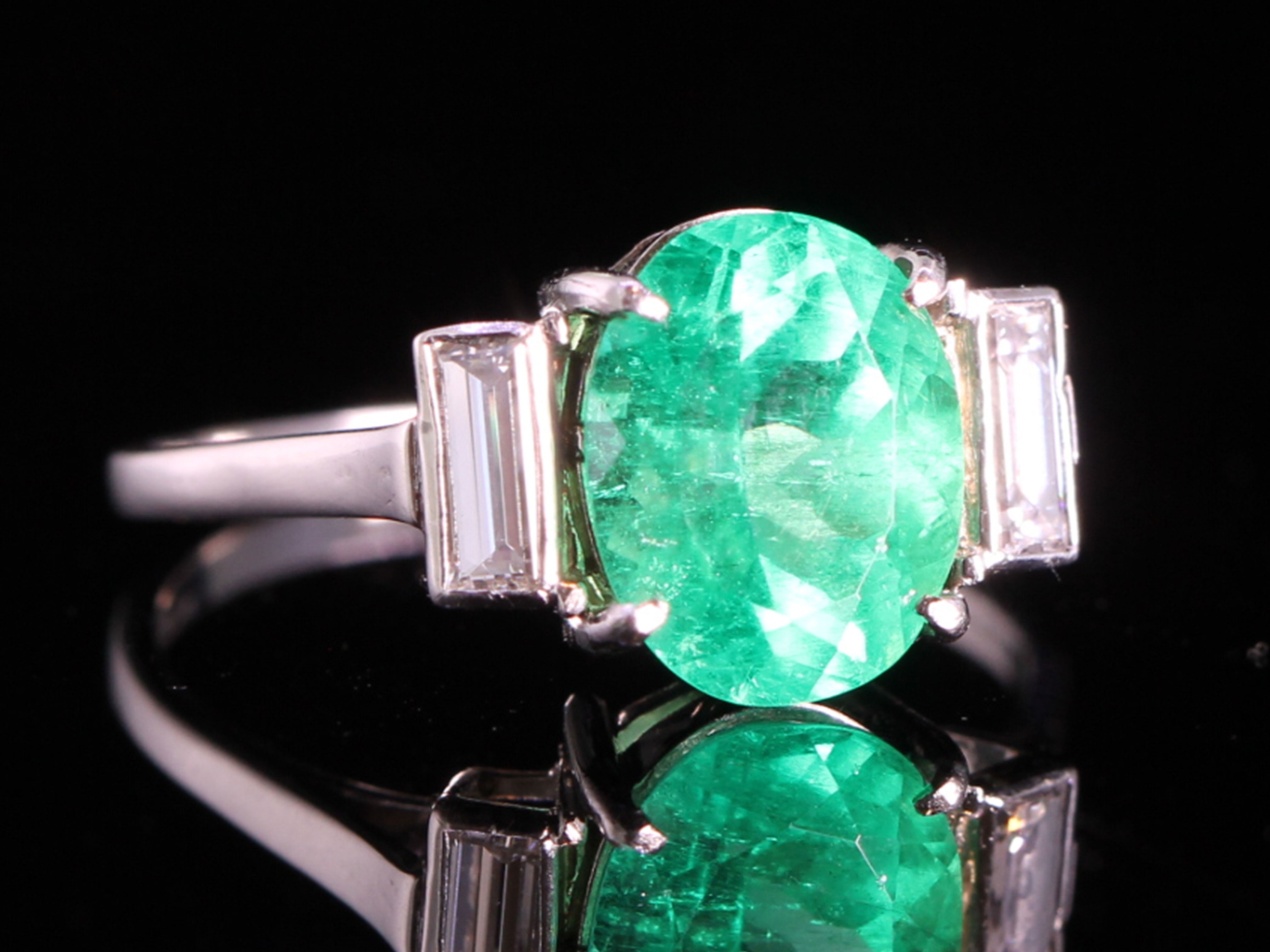 Art Deco Colombian Emerald and Diamond Platinum Ring