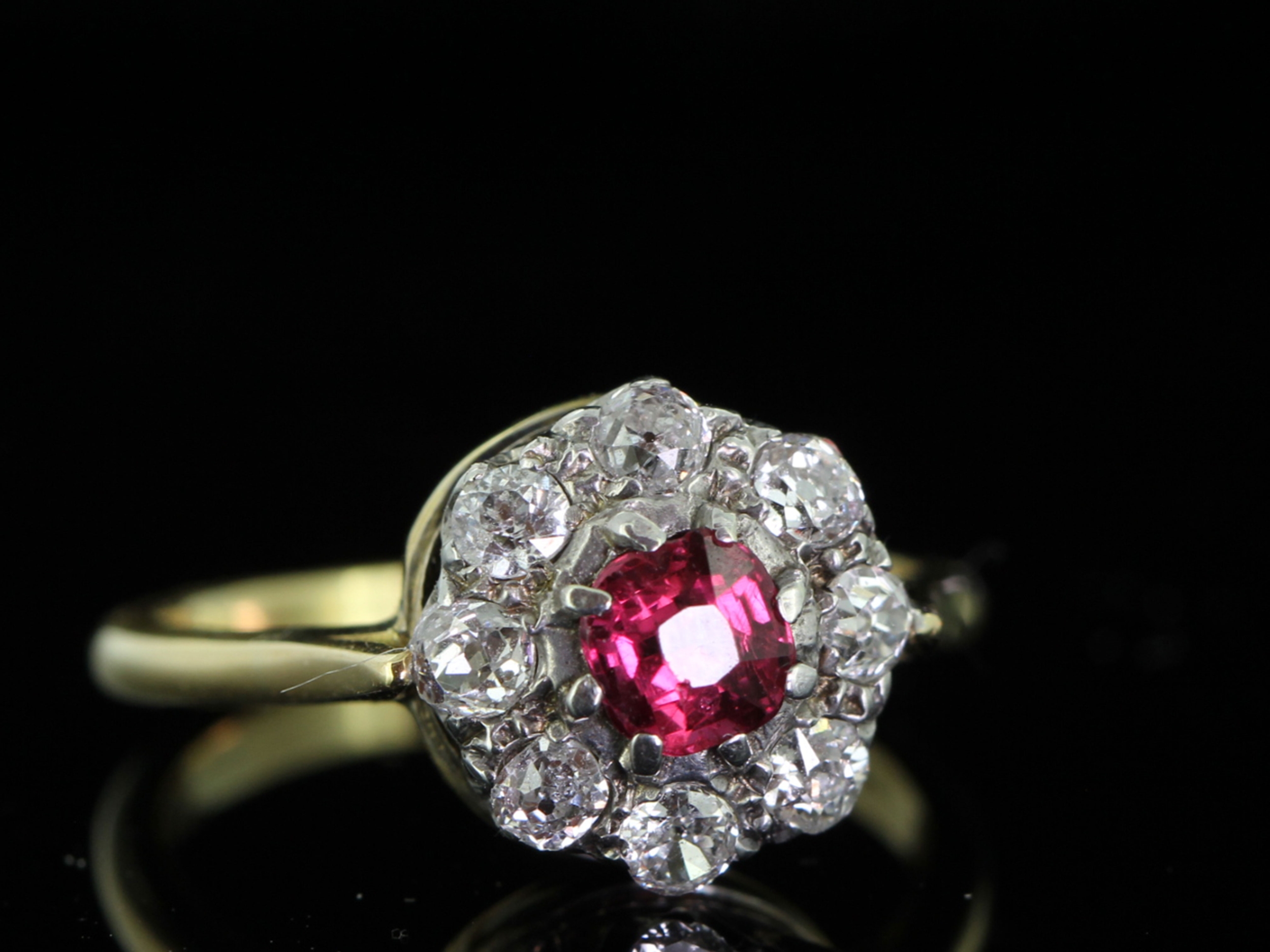 GORGEOUS RUBY AND DIAMOND 18 CARAT GOLD CLUSTER RING