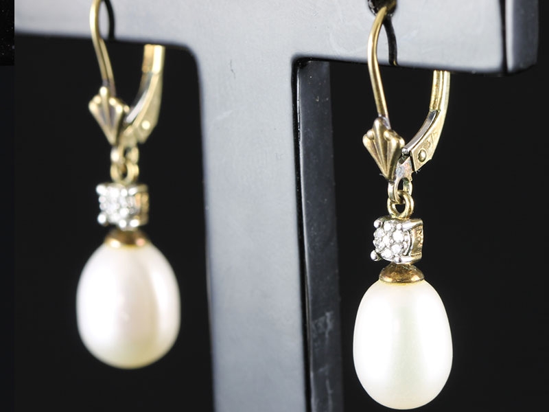 ELEGANT NATURAL PEARL AND DIAMOND 9 CARAT GOLD EARRINGS