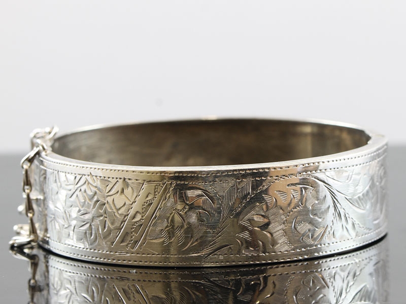 PRETTY VICTORIAN SILVER FLORAL SILVER BANGLE