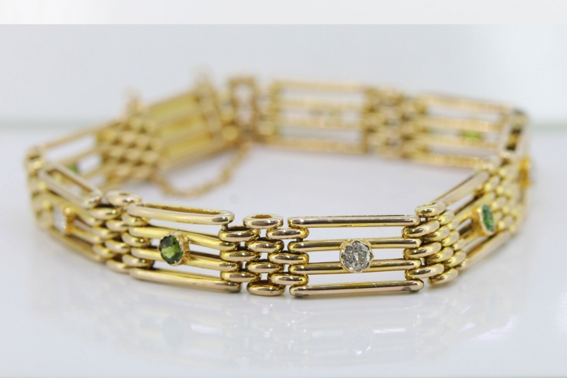 BEAUTIFUL DEMANTOID AND DIAMOND 15 CARAT GOLD GATE BRACELET