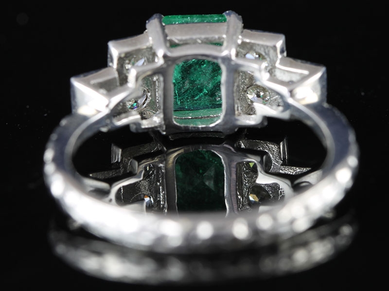 STUNNING ART DECO 2 CARAT EMERALD AND DIAMOND PLATINUM RING