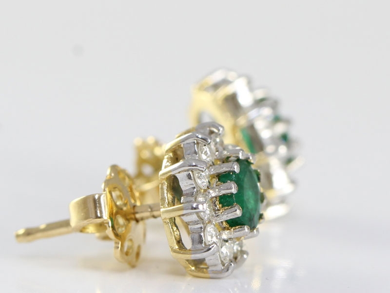  FABULOUS EMERALD AND DIAMOND 18 CARAT GOLD STUD  EARRINGS