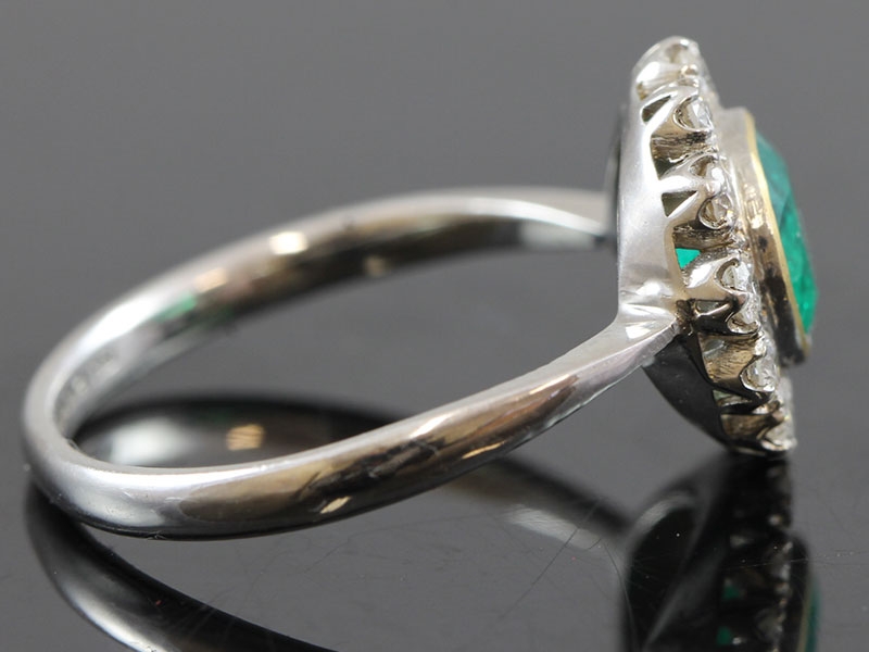 FABULOUS COLOMBIAN EMERALD AND DIAMOND PLATINUM GOLD CLUSTER RING