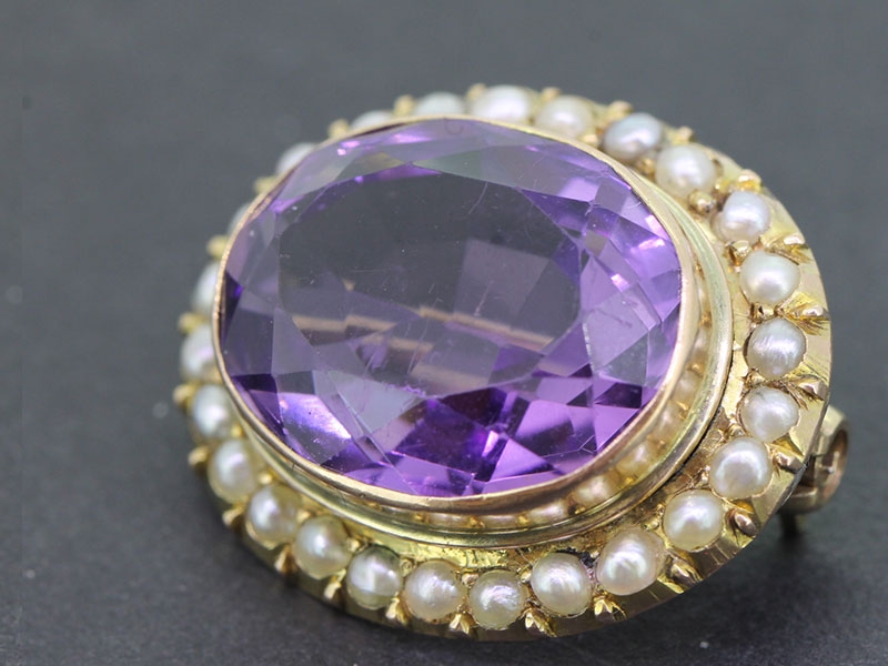 EXQUISITE ANTIQUE 9 CARAT GOLD AMETHYST AND SEED PEARL BROOCH