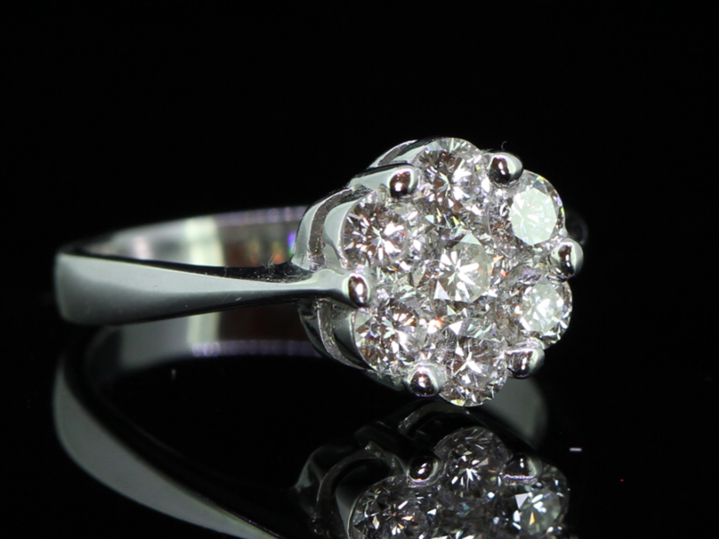 Stunning Diamond 18 Carat Gold Daisy Ring
