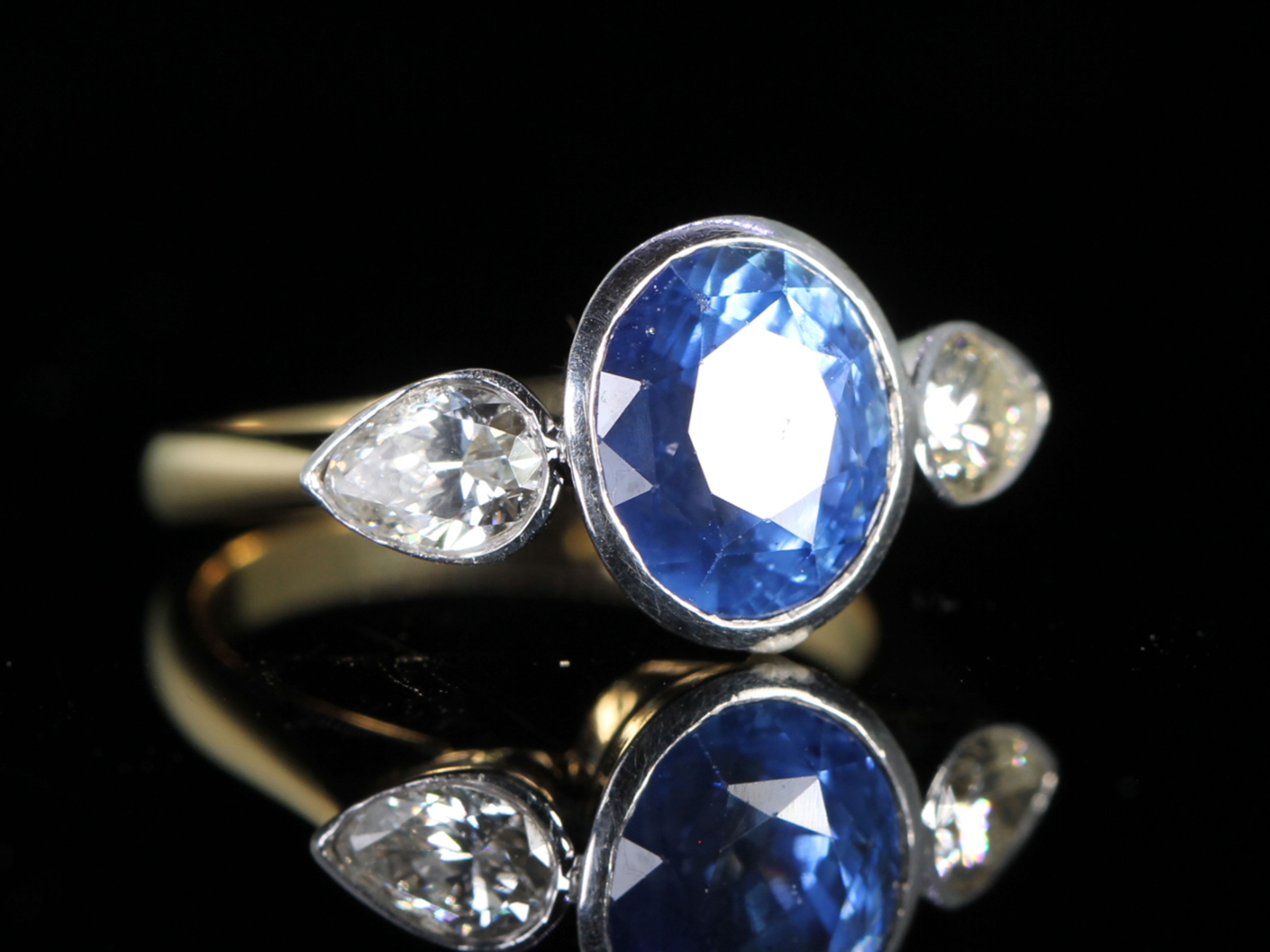 Vintage 3.5ct Sapphire and Diamond 18ct Gold Trilogy Ring