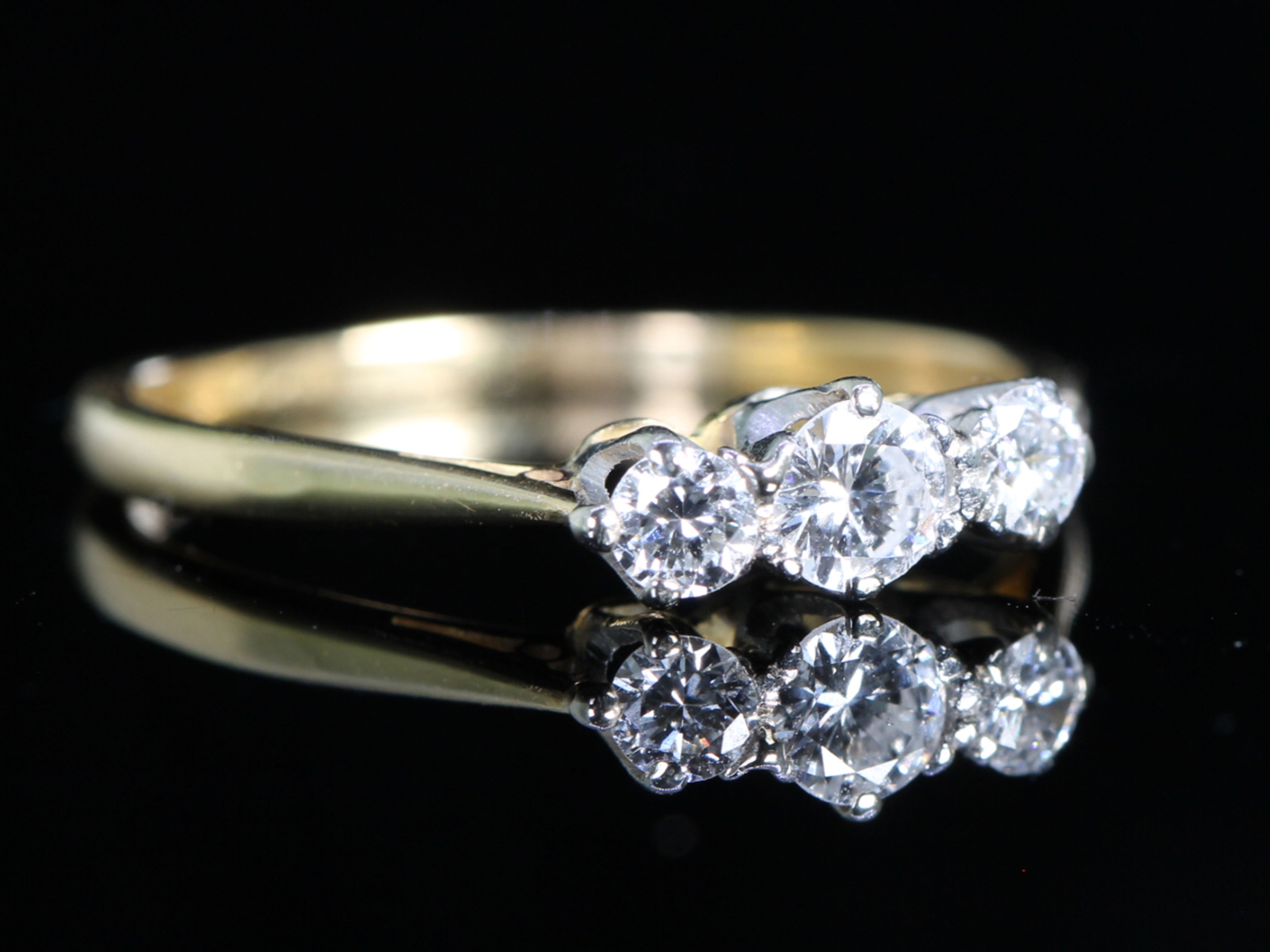 Art Deco 18ct God Diamond Trilogy Ring, Circa 1930s