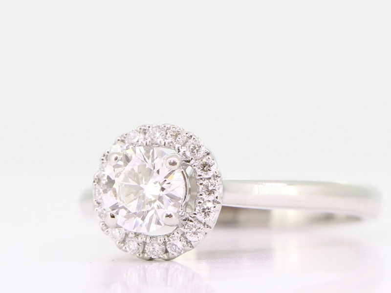  BEAUTIFUL DIAMOND HALO CLUSTER PLATINUM RING