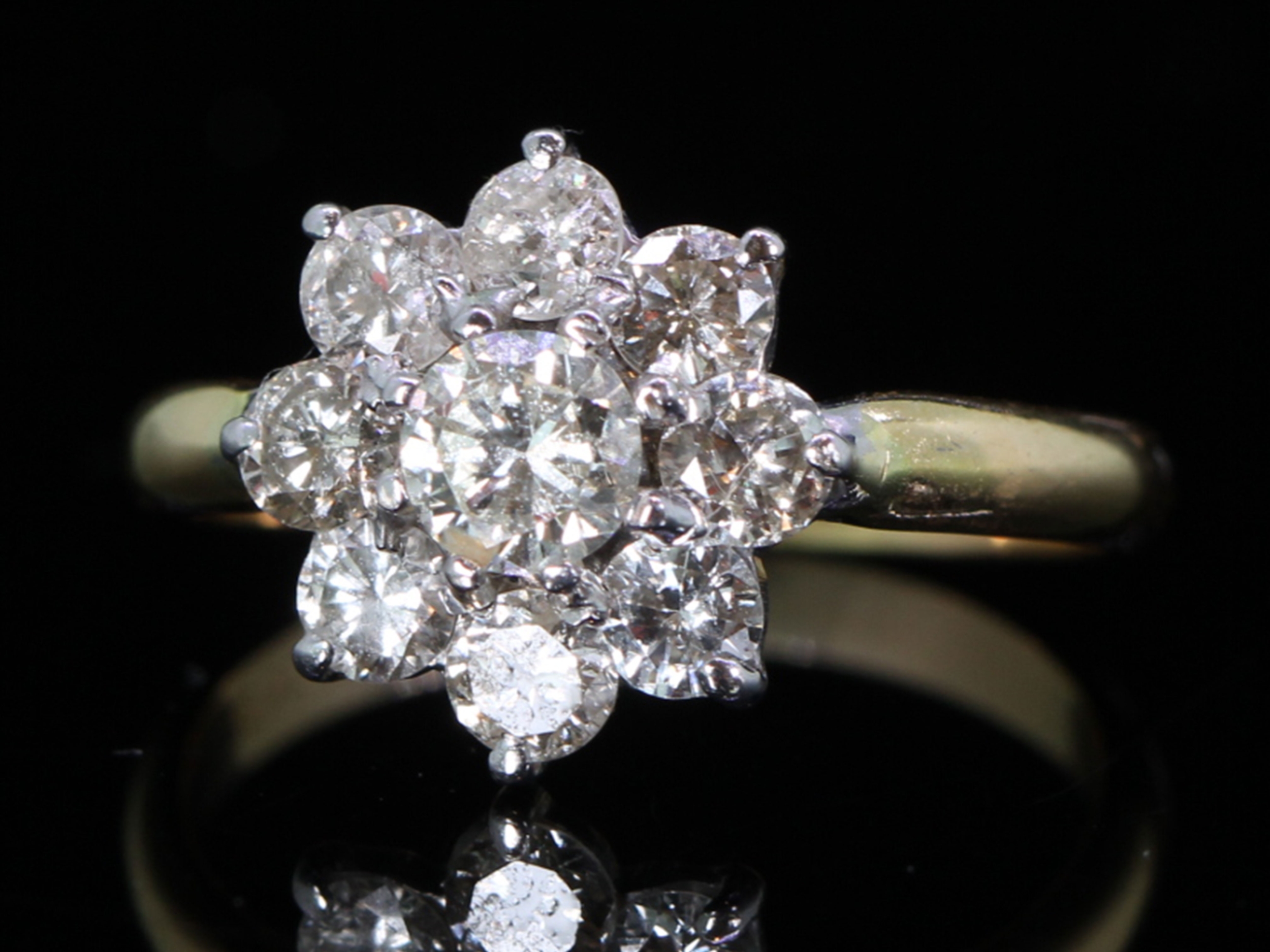 Vintage Diamond Daisy 18ct Gold Ring