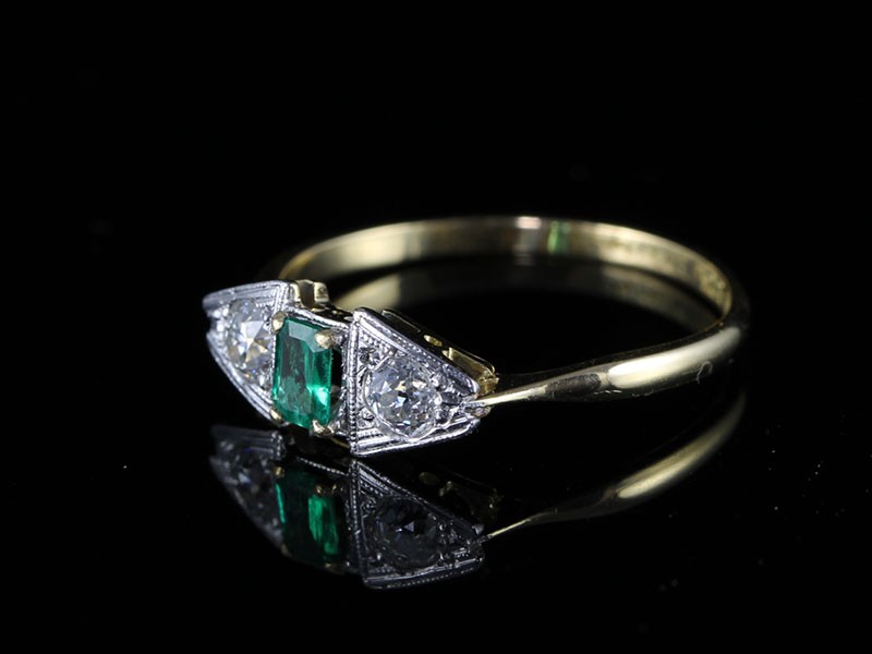 STUNNING CIRCA 1920's COLUMBIAN EMERALD AND DIAMOND GOLD AND PLATINUM RING