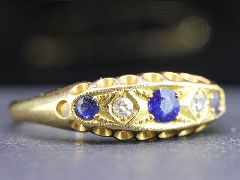 FABULOUS EDWARDIAN SAPPHIRE AND DIAMOND 18 CARAT GOLD GYPSY RING 