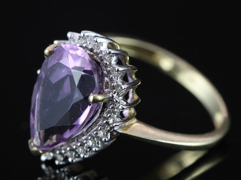 GORGEOUS PEAR SHAPE AMETHYST AND DIMAOND 9 CARAT GOLD RING