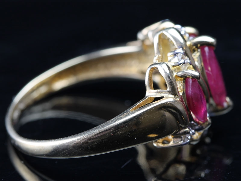 BEAUTIFUL RUBY AND DIAMOND 10 CARAT GOLD COCKTAIL/DRESS RING