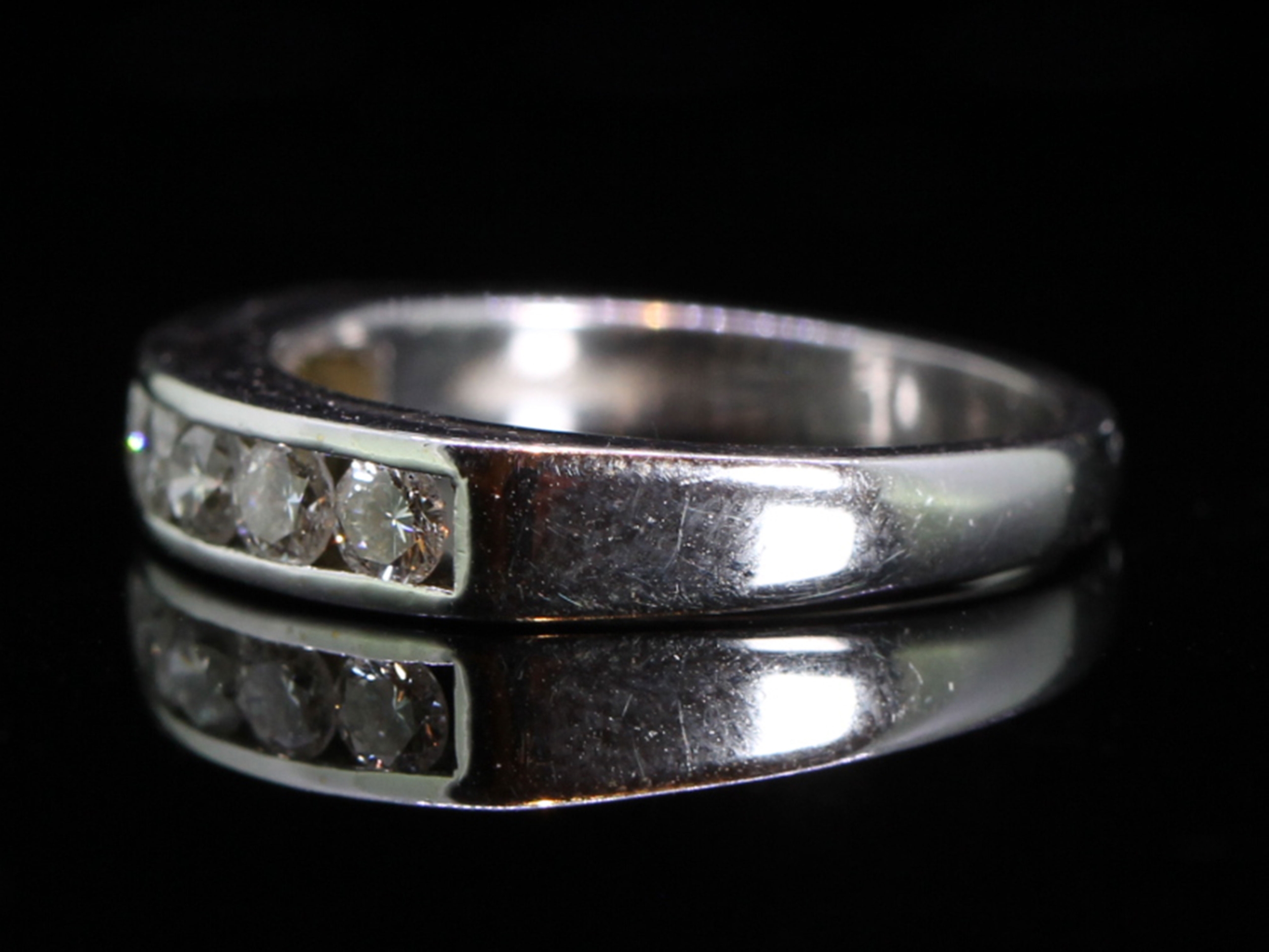 Stunning 18ct White Gold Diamond Eternity Ring