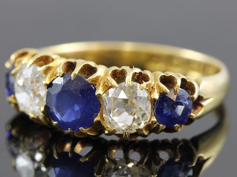 FABULOUS SAPPHIRE AND DIAMOND 18 CARAT GOLD GYPSY RING