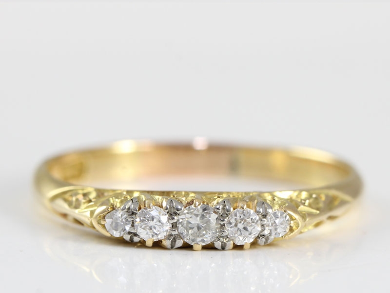 PRETTY EDWARDIAN FIVE STONE DIAMOND 18 CARAT GOLD RING