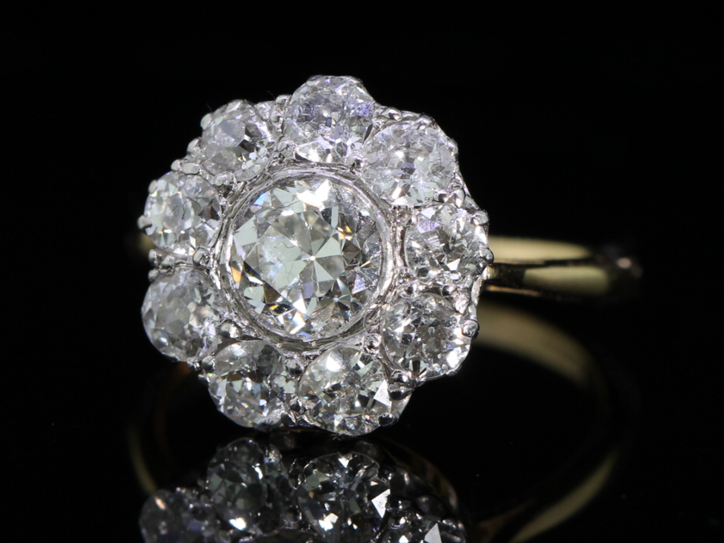 Magnificent Edwardian 2.40ct Diamond Daisy 18ct Gold Ring