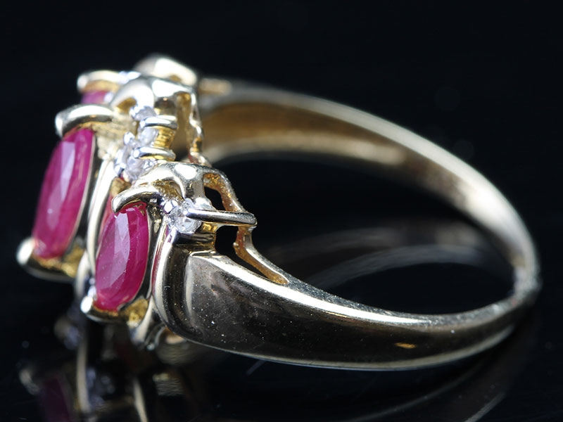 BEAUTIFUL RUBY AND DIAMOND 10 CARAT GOLD COCKTAIL/DRESS RING