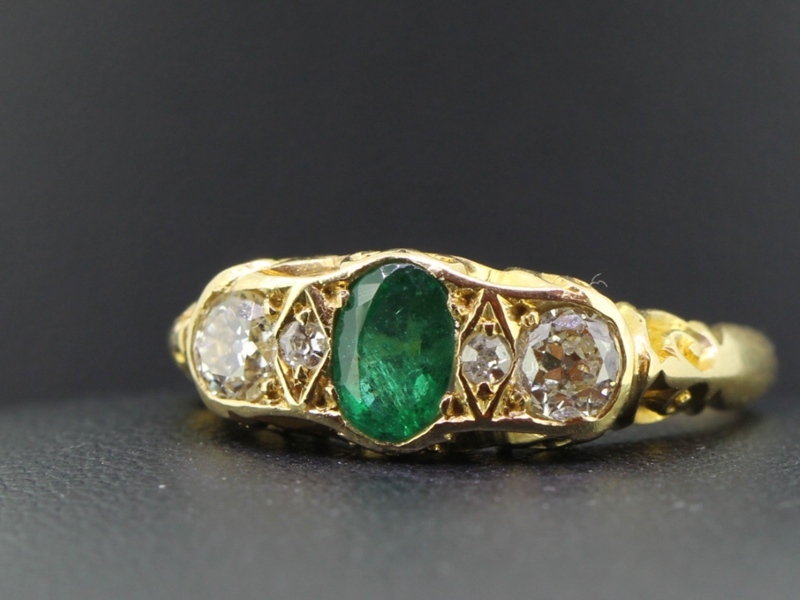 MAGNIFICENT COLOMBIAN EMERALD AND DIAMOND 18 CARAT GOLD RING