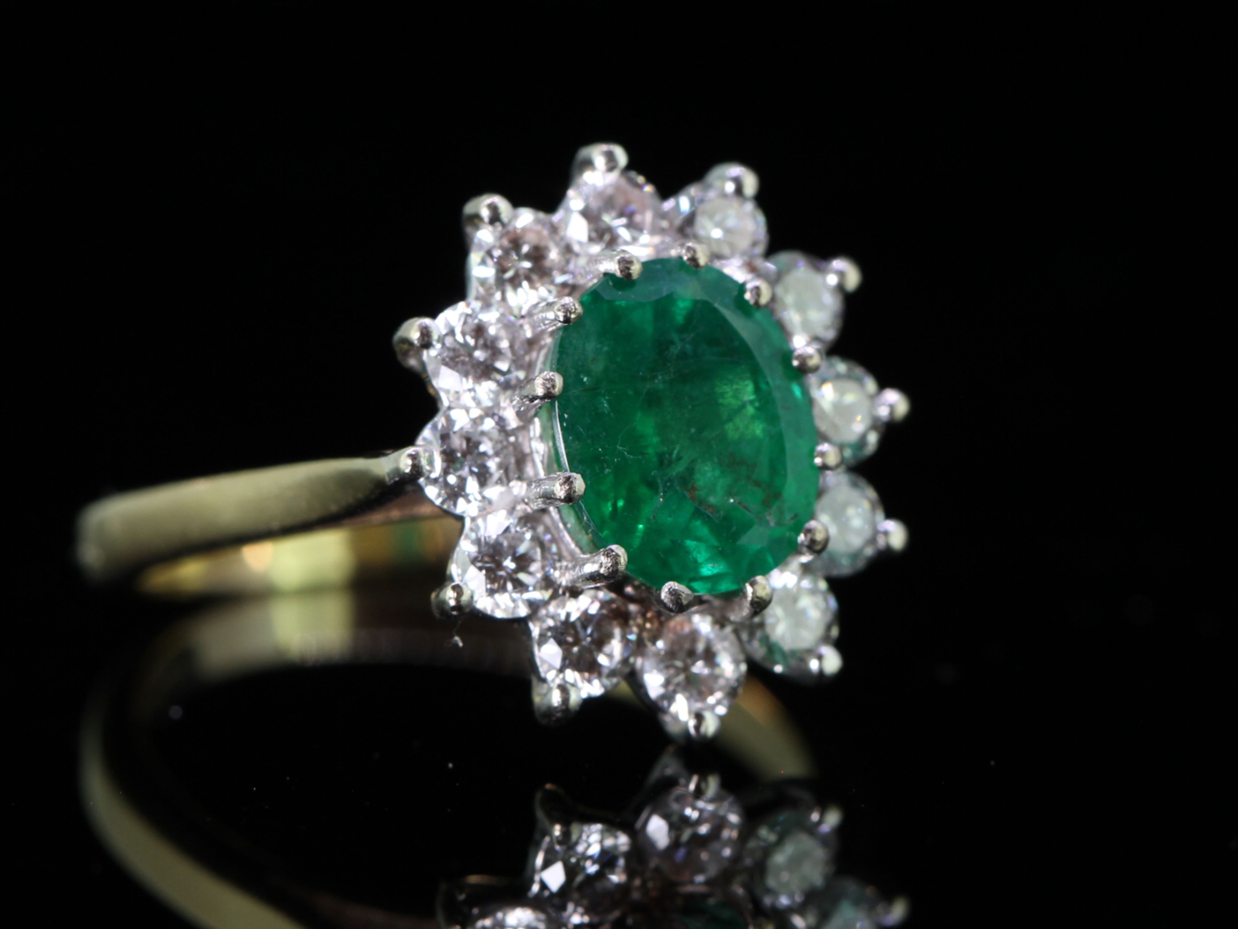 STUNNING COLOMBIAN EMERALD AND DIAMOND 18 CARAT GOLD CLUSTER RING