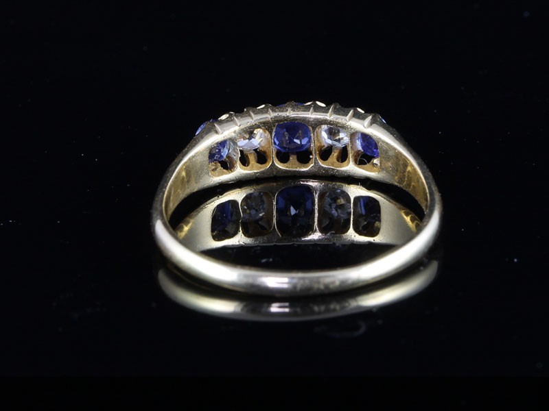 A FABULOUS 18CT GOLD EDWARDIAN DIAMOND AND SAPPHIRE GYPSY RING