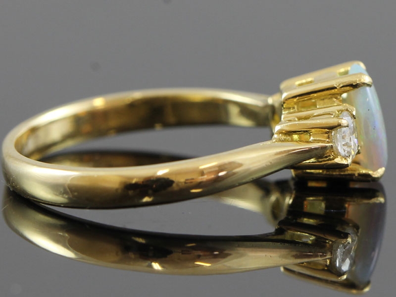 BEAUTIFUL OPAL AND DIAMOND TRILOGY 18 CARAT GOLD RING