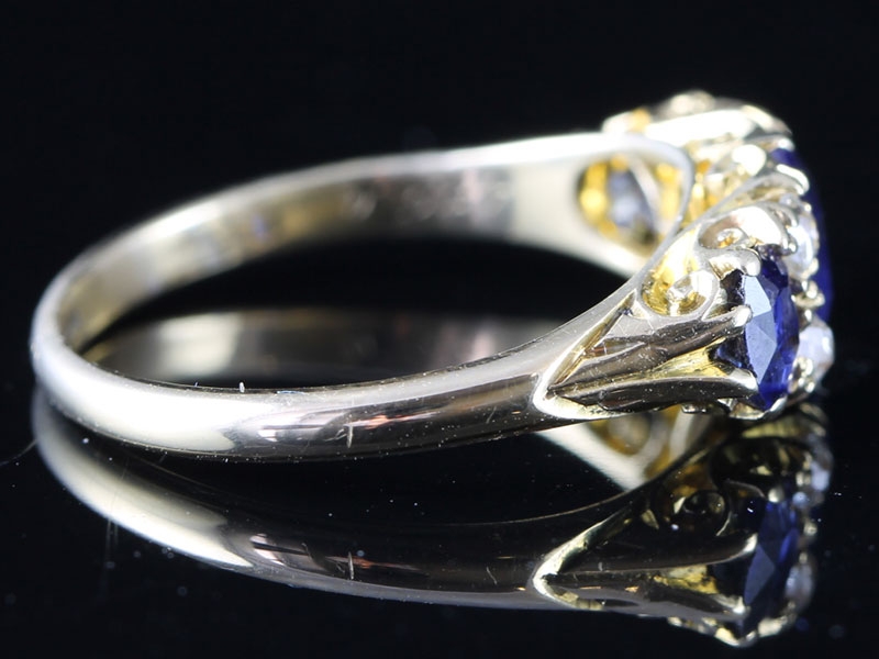 LOVELY EDWARDIAN SAPPHIRE AND DIAMOND 18 CARAT GOLD RING