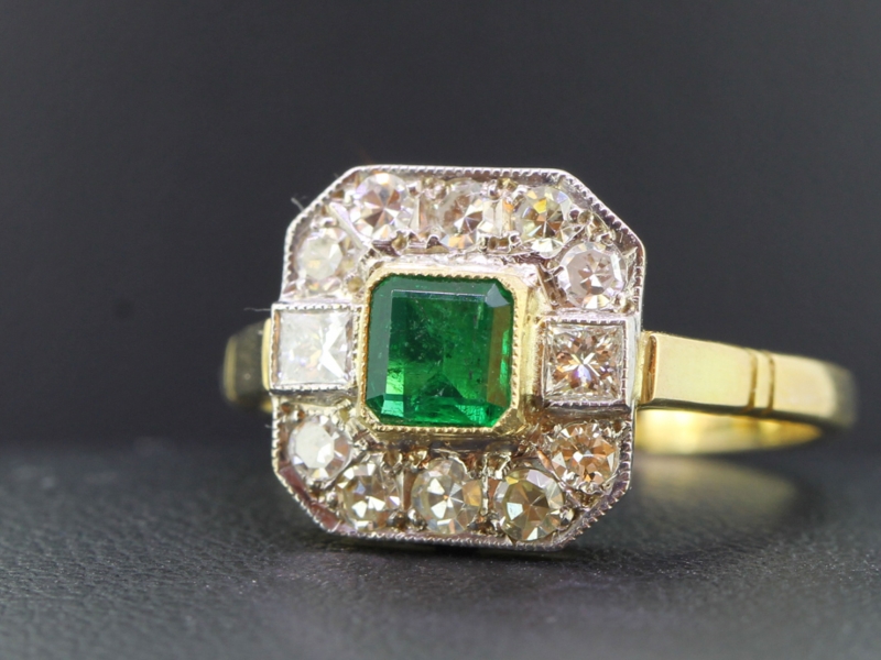 STUNNING EMERALD AND DIAMOND 18 CARAT GOLD AND PLATINUM CLUSTER RING